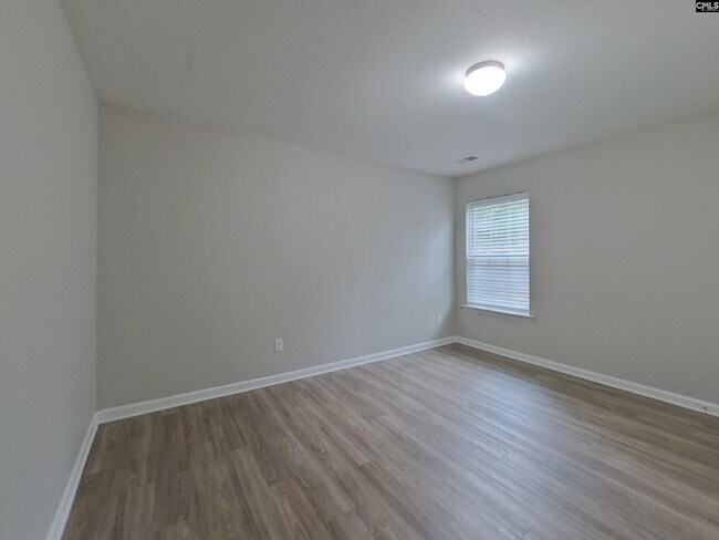 Building Photo - 750 Chariot Way