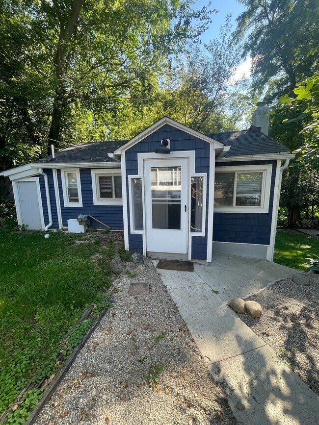 Building Photo - 11291 E Shore Dr