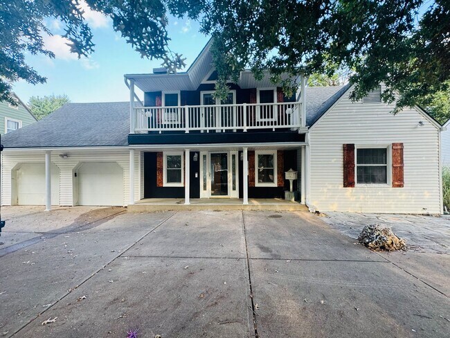 Primary Photo - Stunning 8 bedroom House In Fantastic Neig...