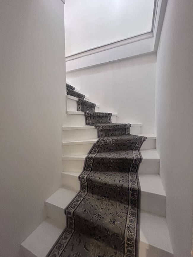 Stairs - 2743 N Hampden Ct