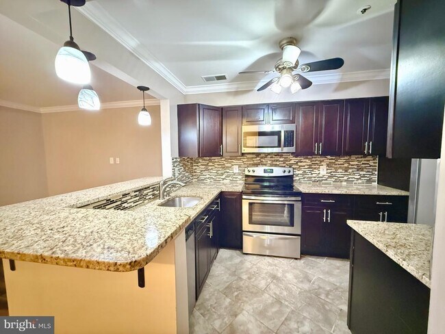 Building Photo - 13407 Shady Knoll Dr