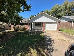Building Photo - Come take a look at this 3-bedroom 1.5-bathroom home!