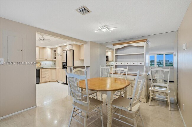 Building Photo - 2100 S Ocean Ln