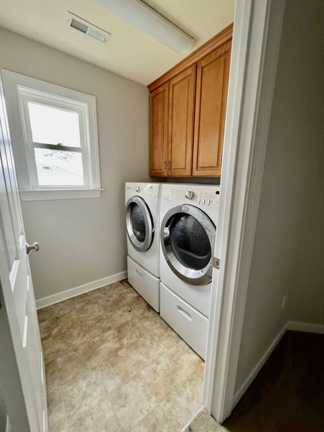 Building Photo - 3BD/3.5BA Condo w/ Garage in Chicks Beach!...