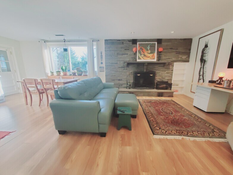 Building Photo - 55 Whitmore Ln