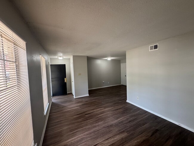 Building Photo - 3402 Sunnyfield Cove