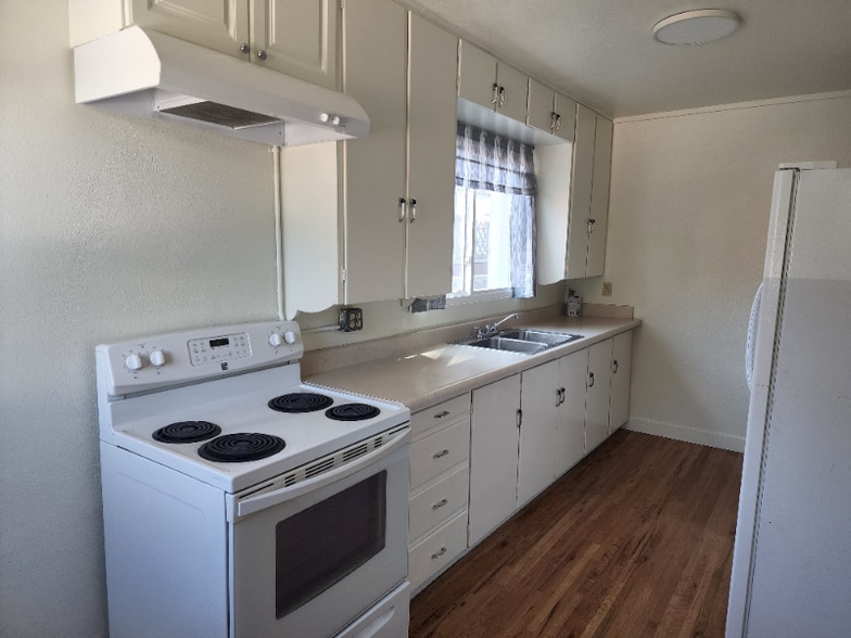 Building Photo - 1634 S College Ave