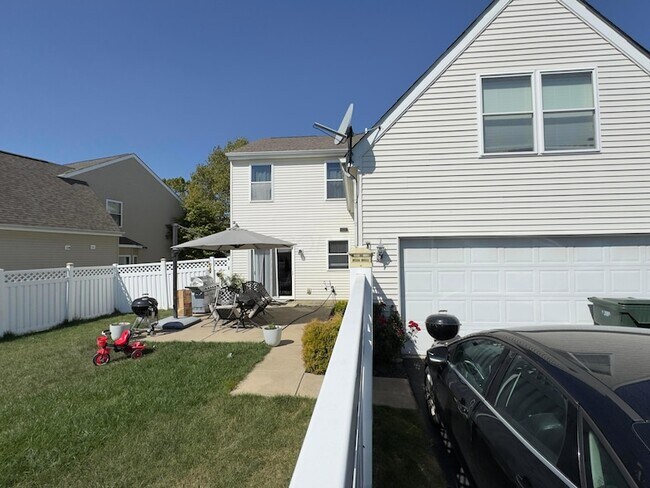 Building Photo - 5985 Inslee Rd