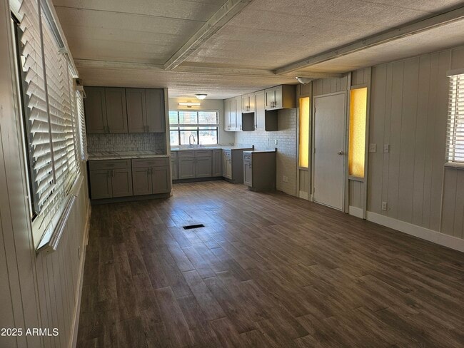 Building Photo - 1113 W Corinthian Cir