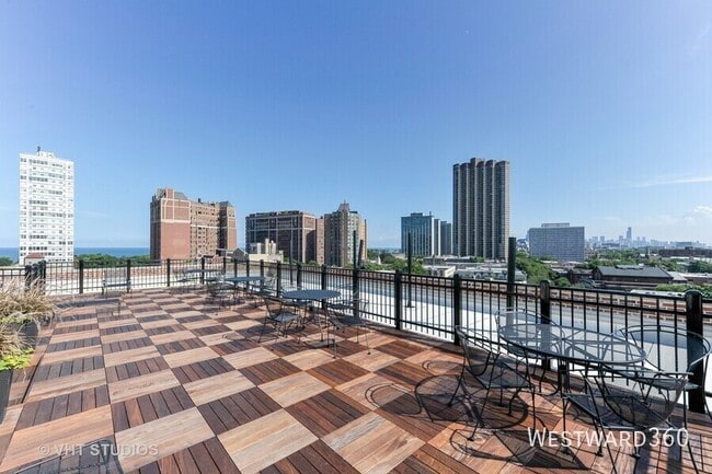 Building Photo - 3900 N Pine Grove Ave