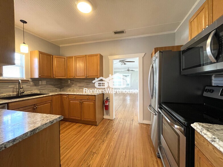 Building Photo - 4130 1st Ave S