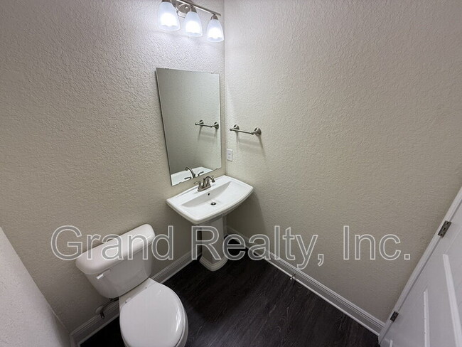 Building Photo - 4423 Village Oak Ln