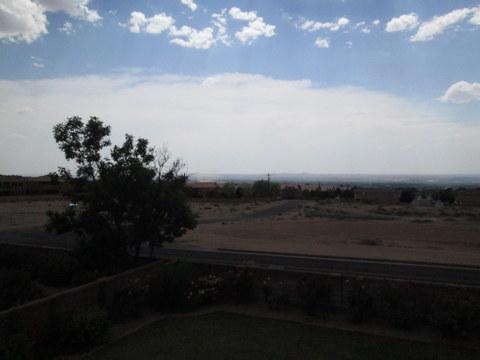 Building Photo - Large 4 Bedroom House in La Cueva District