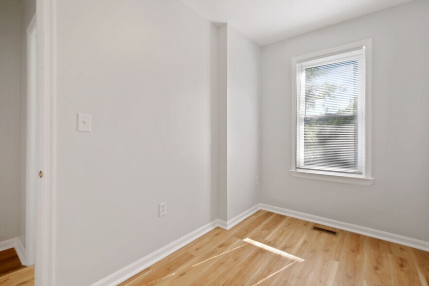 Building Photo - 1110 3rd St NE