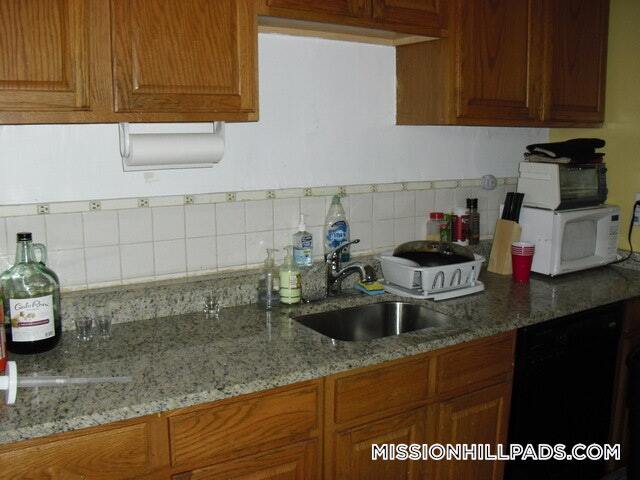 Building Photo - 140 St Alphonsus St