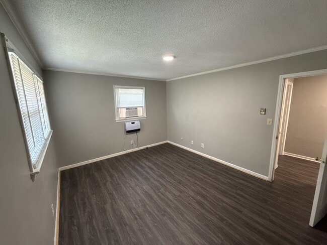 Building Photo - 401 Kern St