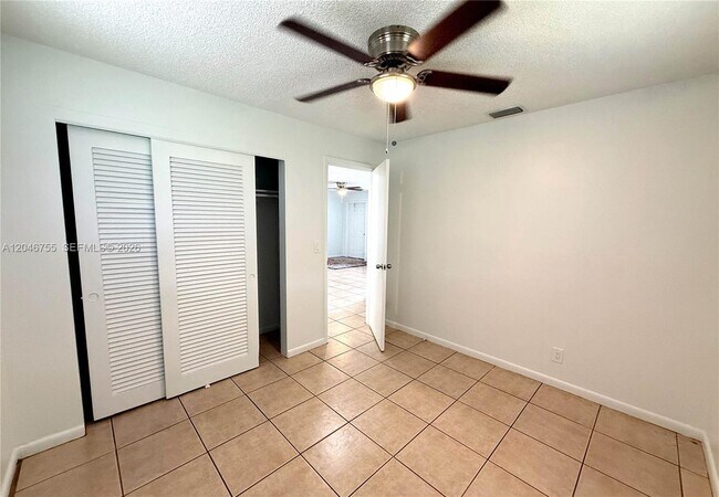 Building Photo - 12096 Dolphin Dr