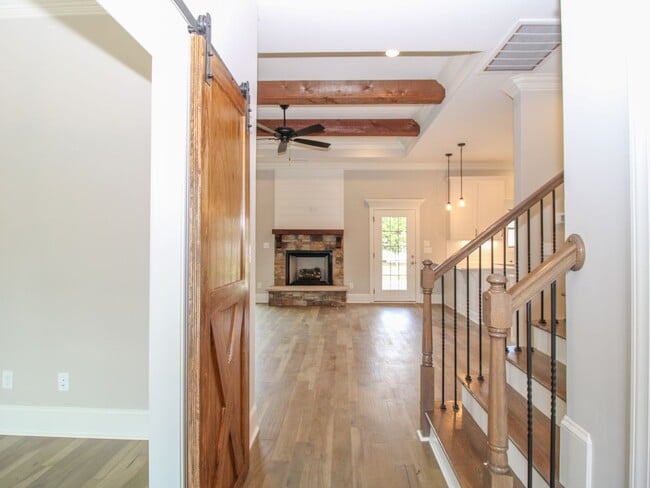 Building Photo - Fabulous Home in Canebrake