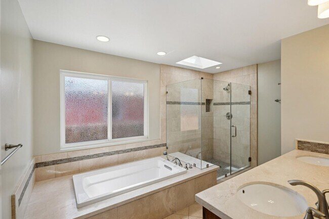 Building Photo - Spacious 3 bed 2 bath Home with Detached 1 bed 1 bath ADU in Los Altos!