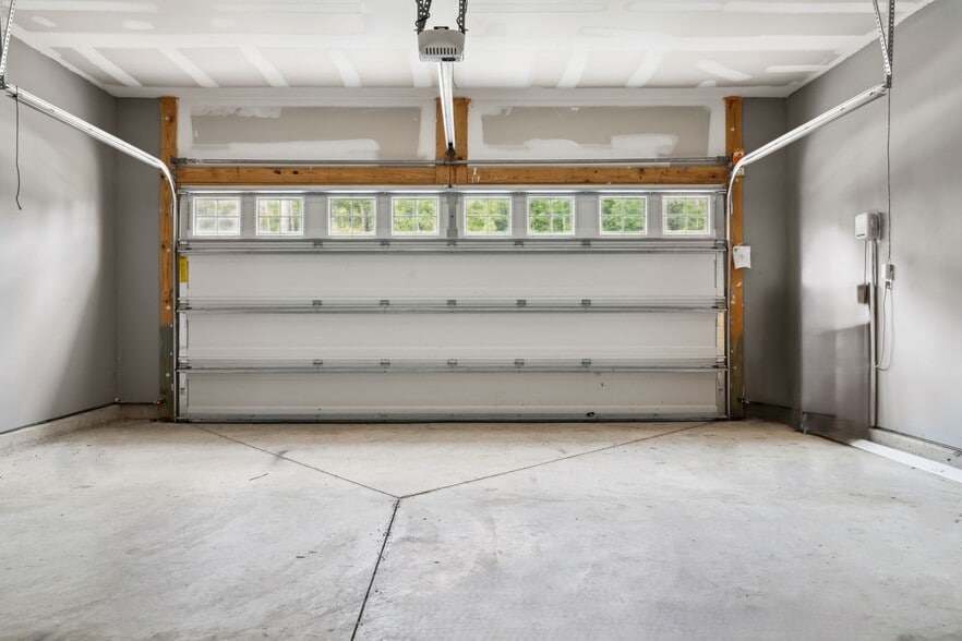 Building Photo - 2893 Farmall Dr