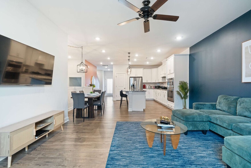 Building Photo - 1010 Falling Rock Pl