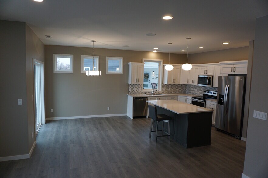 Large open concept living space - 3811 Stacy Dr