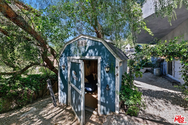 Building Photo - 2851 Seabreeze Dr