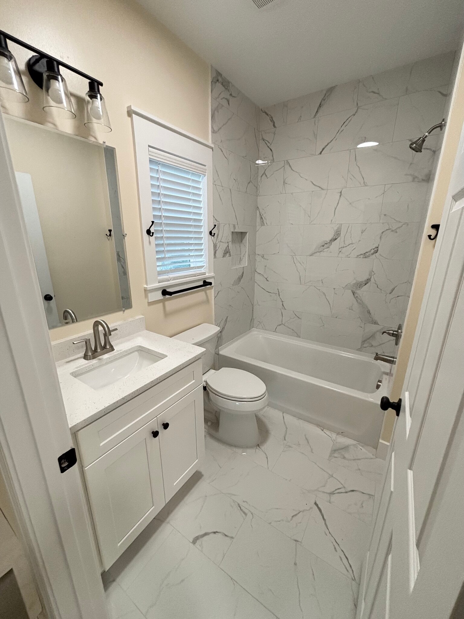 Building Photo - 1322 Fairland Ave