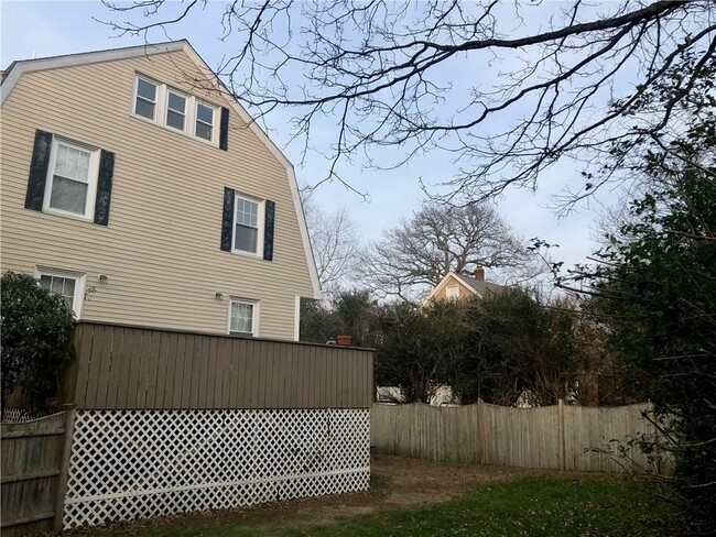 Building Photo - 31 Bayside Ave