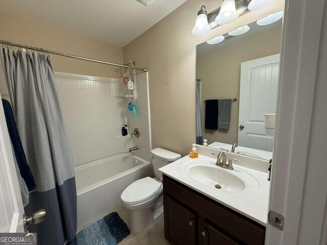 Building Photo - 1055 Hampton Oaks Dr