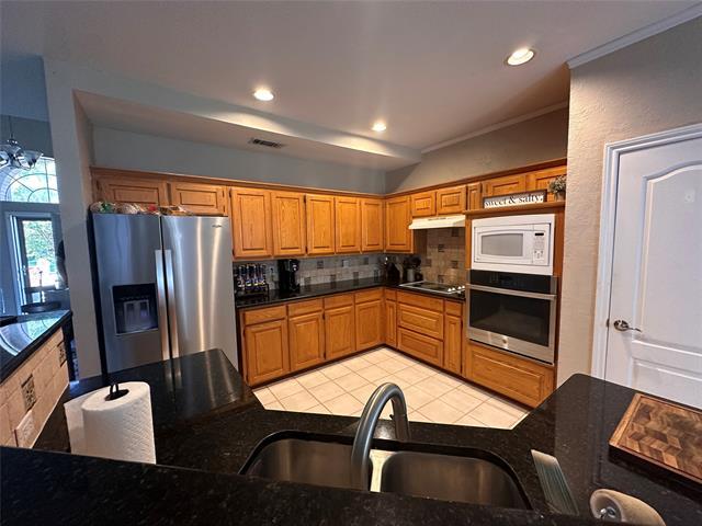 Building Photo - 609 Saddleback Ln