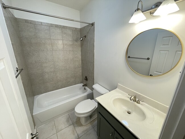 Building Photo - Wynbrooke home with large backyard, 2 car ...
