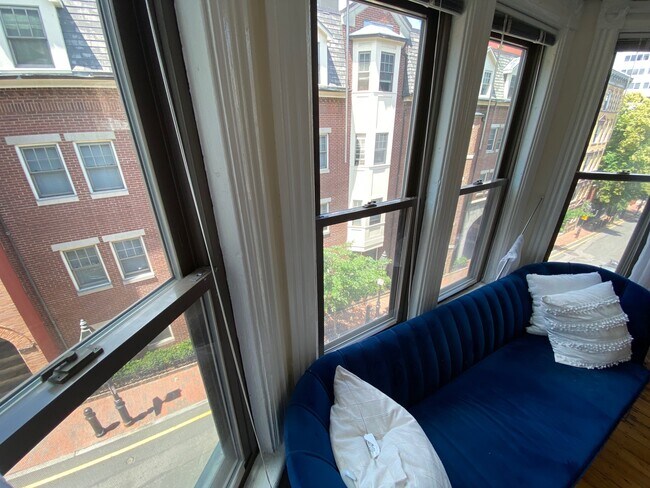 Building Photo - 53 Joy St