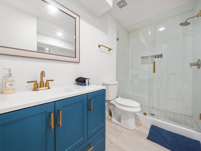 Building Photo - 8007 Beluche Dr