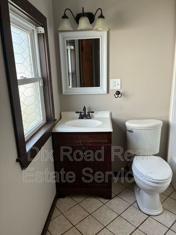 Building Photo - 915 Bellaire Ave