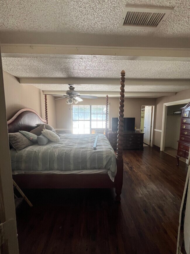 Building Photo - 3439 Racquet Club Dr