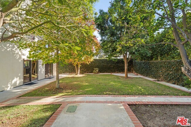 Building Photo - 7917 Westlawn Ave