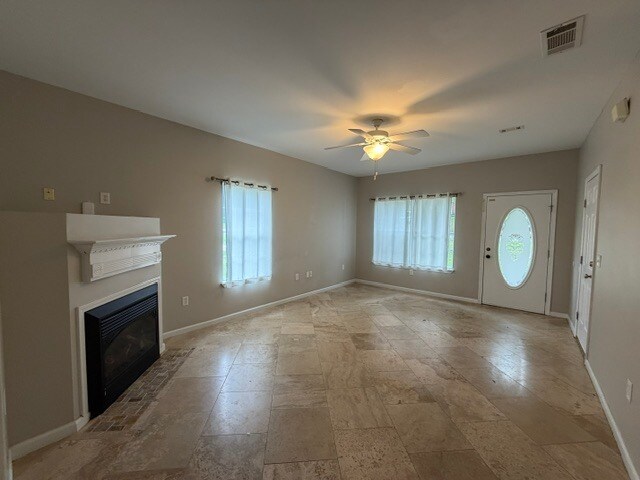 Building Photo - 2457 Lakeview Dr S