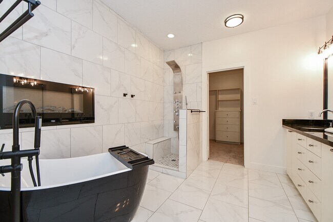 Building Photo - 4702 Austin St