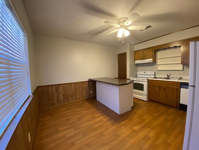 Building Photo - McCullars- 424