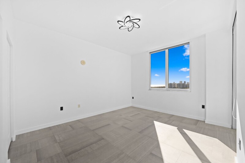 Building Photo - 1745 E Hallandale Beach Blvd