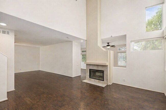 Building Photo - 908 S Lone Pine Ln