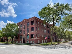 Building Photo - 3755 W Addison St