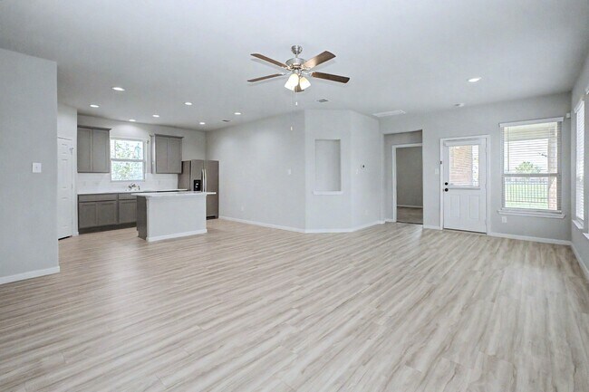 Building Photo - 101 Eliana Shores Dr