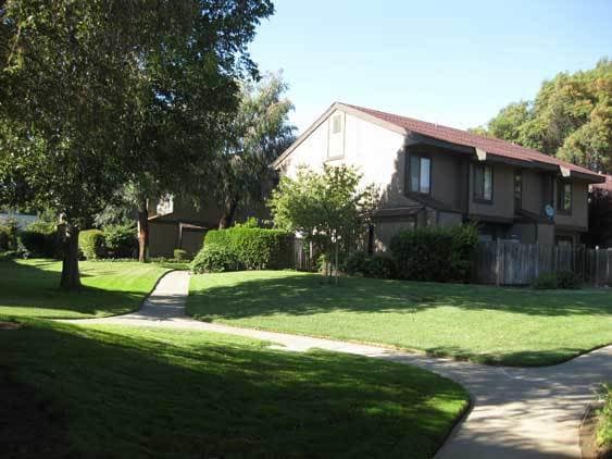 Building Photo - Nice 3br/1.5ba Town Home. Great school. Wa...