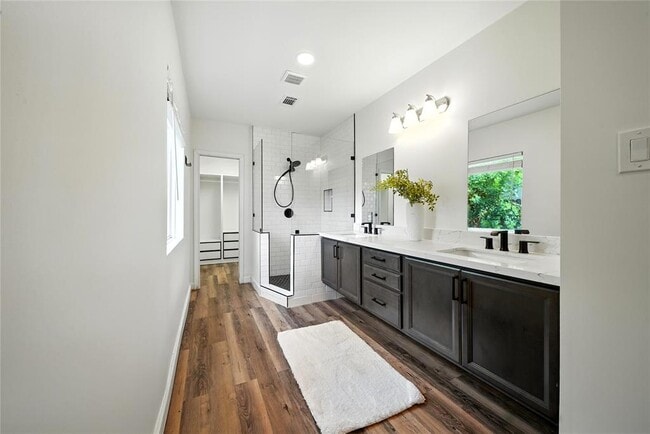 Building Photo - 1610 Antoine Dr
