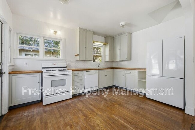 Building Photo - 507 Flower St