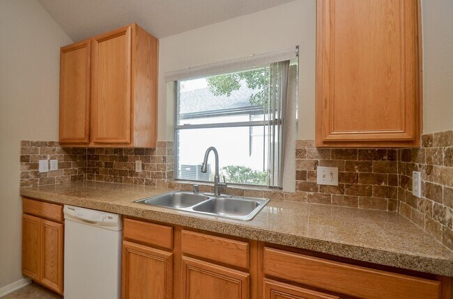 Building Photo - 102 N Holly Laurel Cir