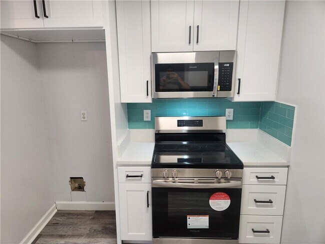 Kitchen - 922 Sweetwater Way