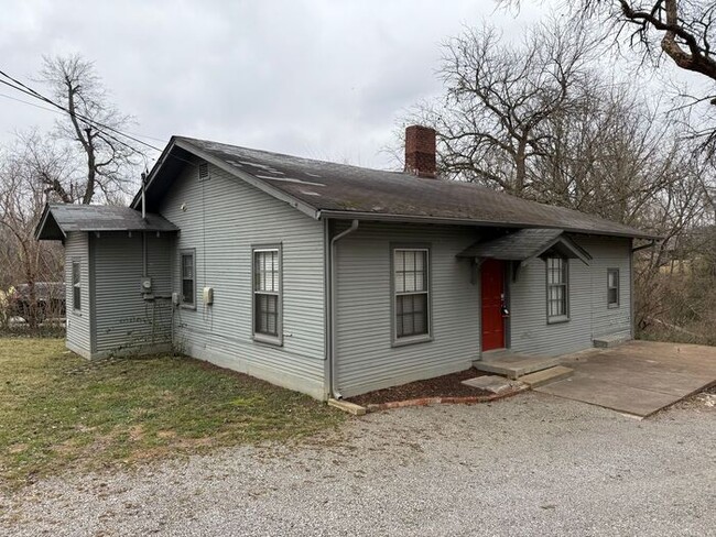 Primary Photo - Beautiful Cottage Renovation! 3 Bedroom Cl...